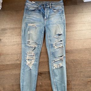 Light wash American eagle skinny jeans
